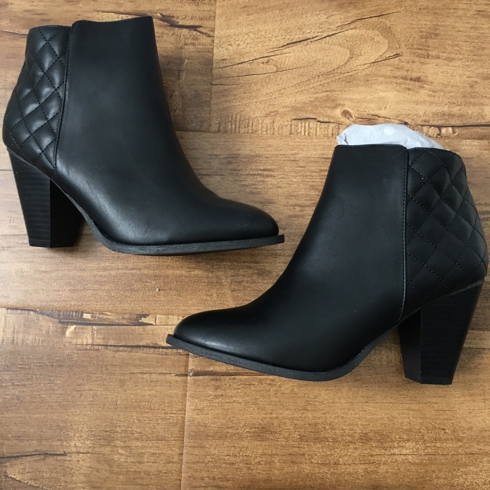 NIB Black Quilted Booties Size 9 Bamboo